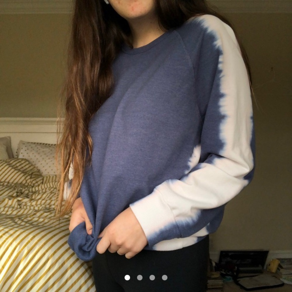 cute sweater/crew neck!